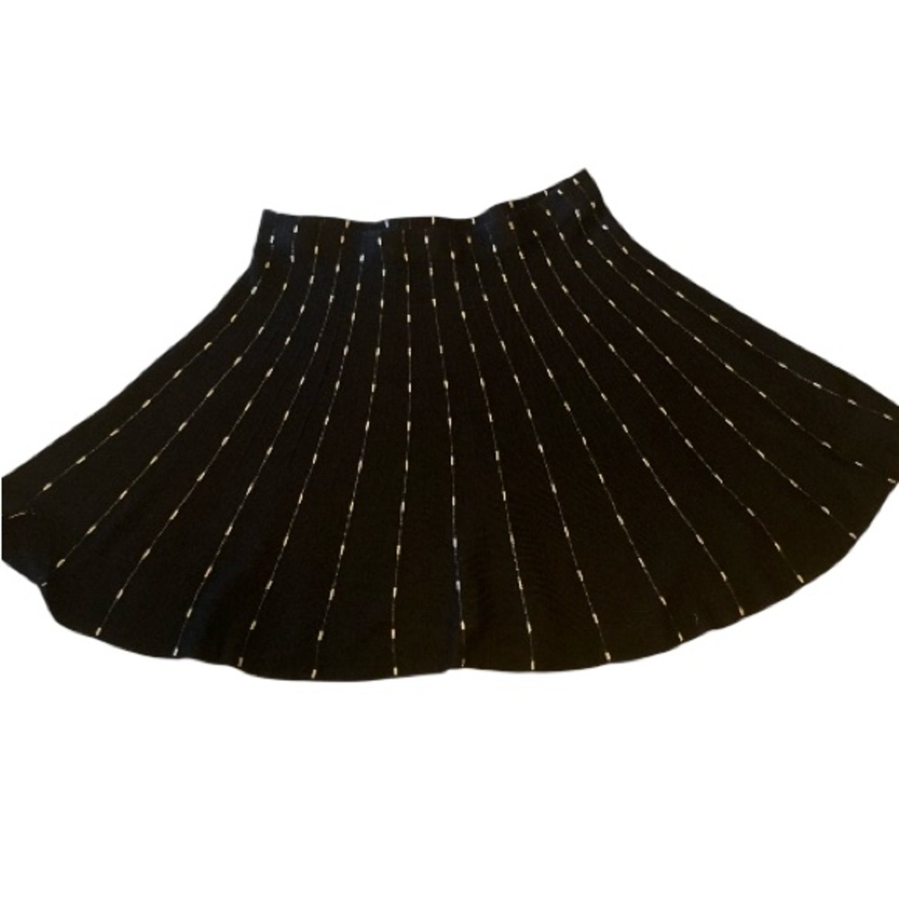 Candie’s flirty black knit skirt L